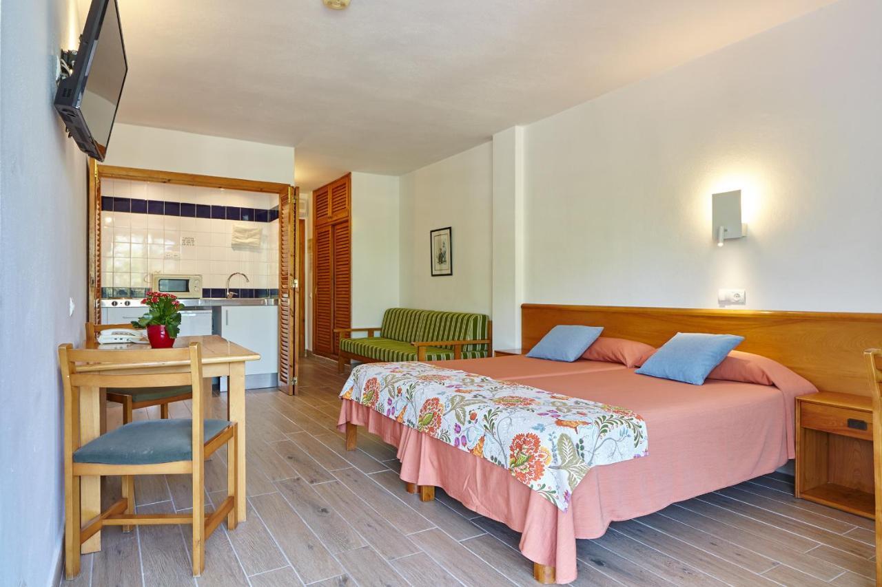 Apartamentos Ses Savines San Antonio  Eksteriør bilde